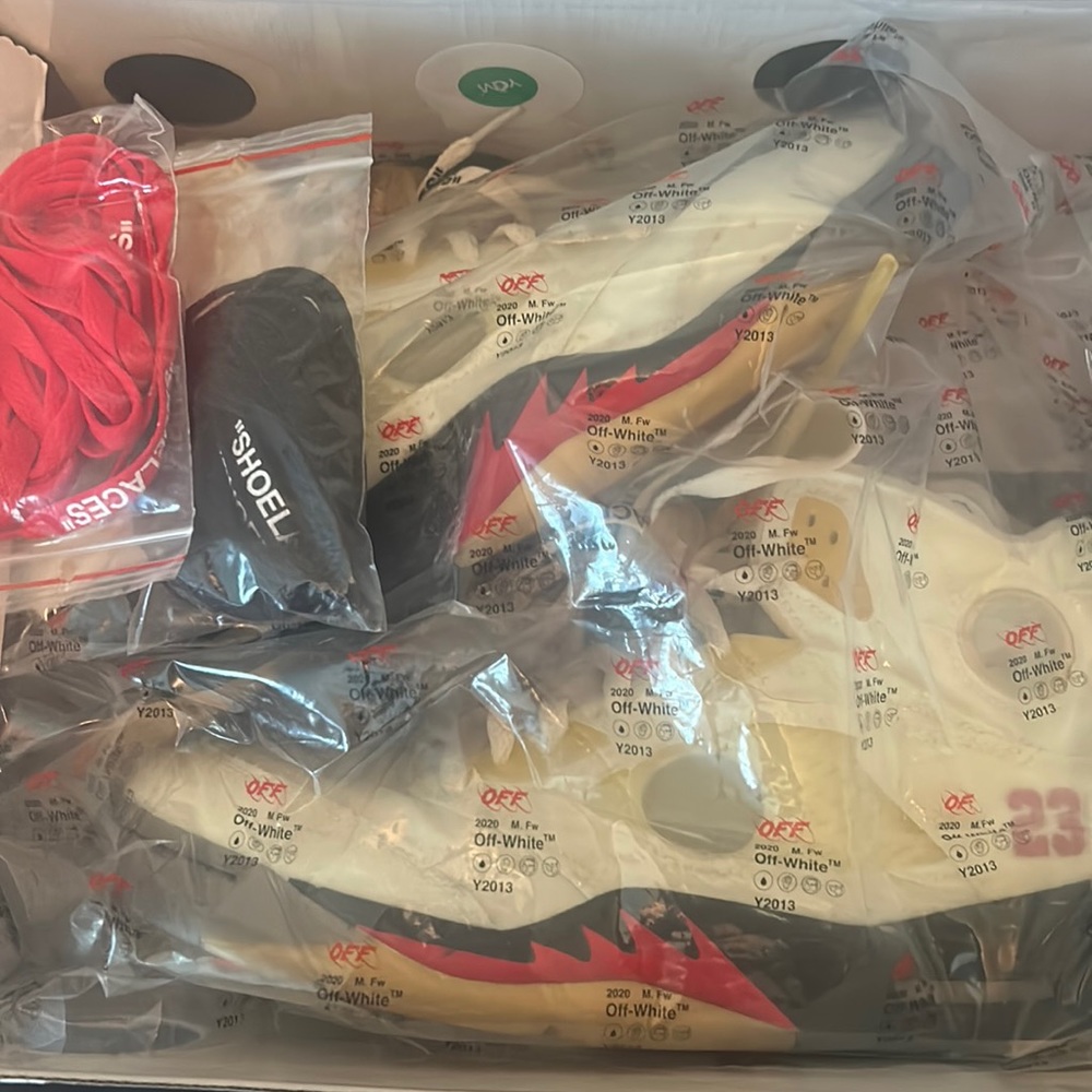 Retro off white 5 Jordan’s we can negotiate prices willing to work with anyone